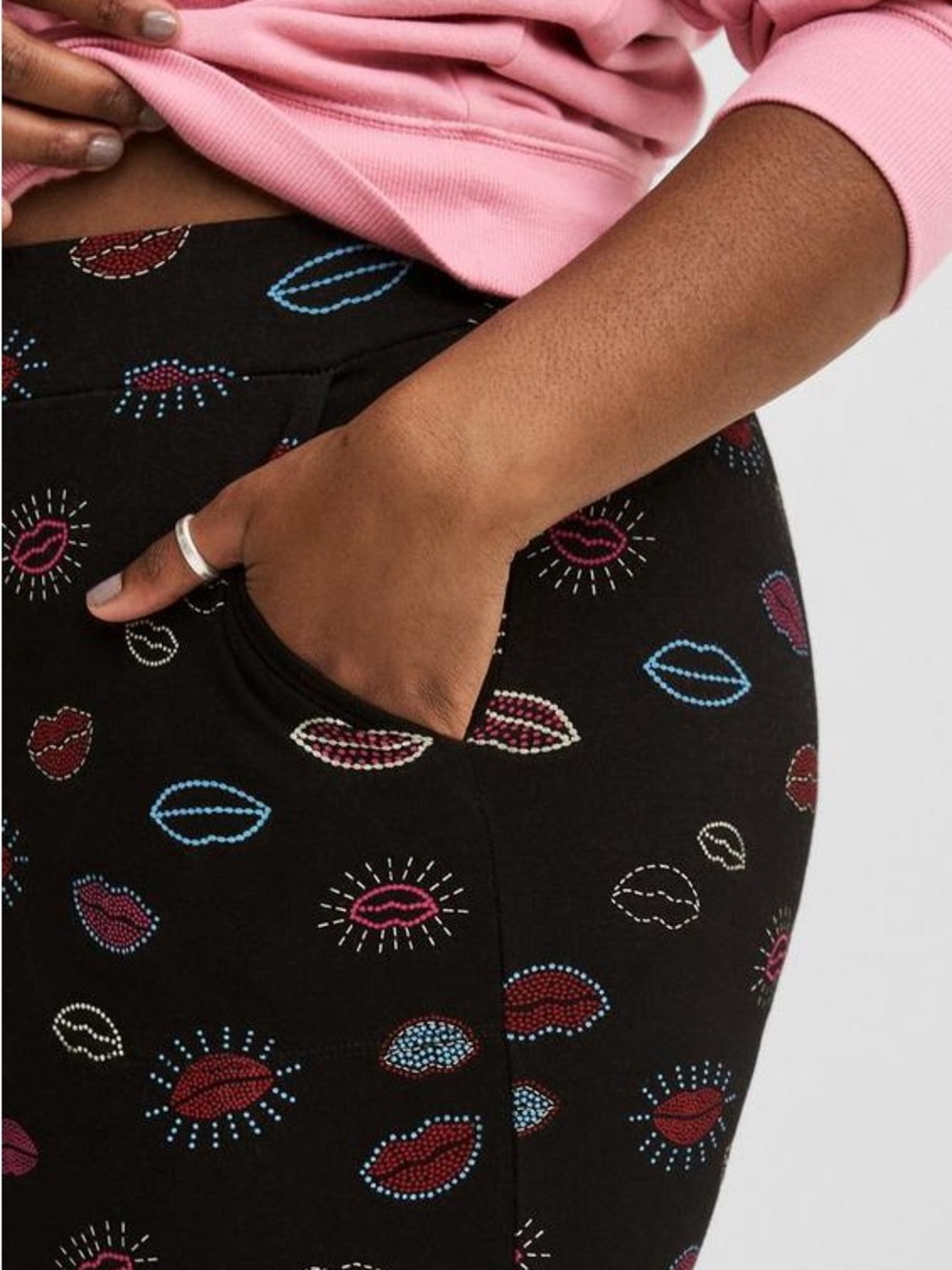 Torrid Full-Length Pocket Leggings in Bead Lips Deep Black Plus Size 2X